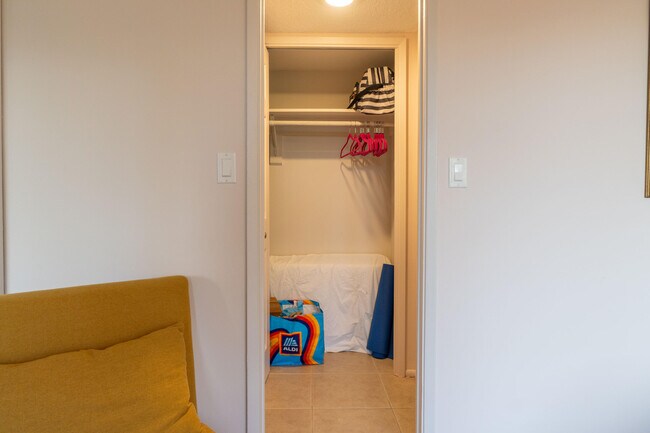 Building Photo - 3200 N Palm Aire Dr