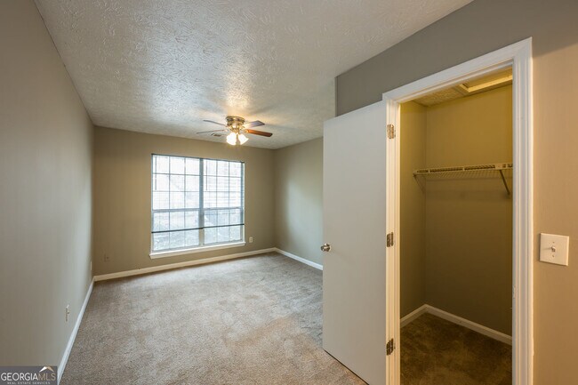 Building Photo - 4838 Westridge Dr