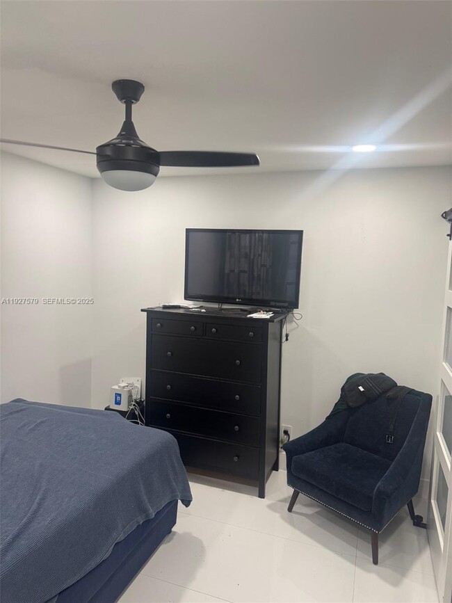 Building Photo - 1131 SW 110th Ave