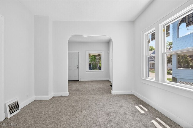 Building Photo - 2820 E 120th St