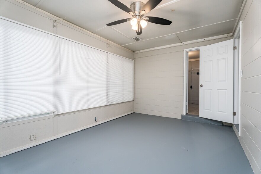 Building Photo - 385 Dunwoodie Rd