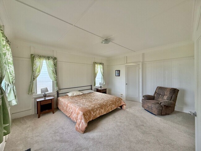 Building Photo - Partially Furnished Spacious 5 Bedroom / 2 Bathroom Home with Ocean View – Sandhills