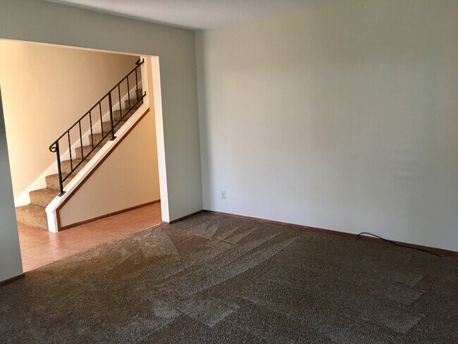 Building Photo - 1489 St James Pky