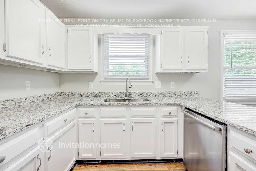 Building Photo - 108 Redondo Ct S