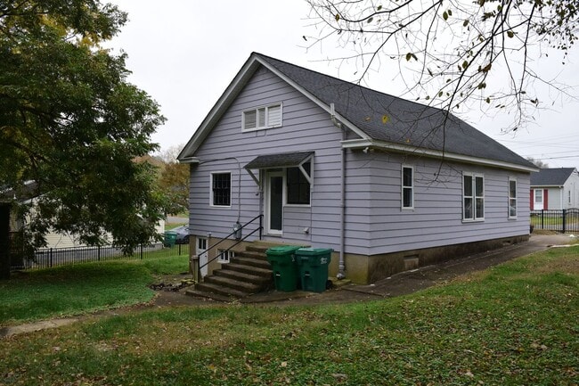 Building Photo - Cute modern rancher in the heart of Highla...
