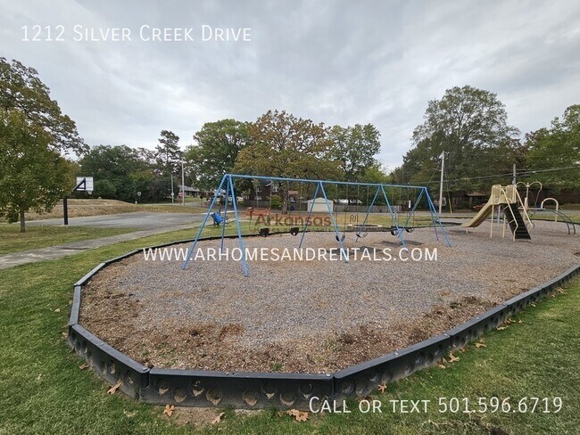 Building Photo - 1212 Silver Creek Dr
