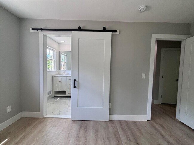 Building Photo - 921 James Ct NW