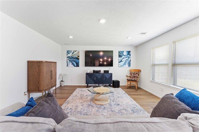 Building Photo - 12803 Pear Orchard Dr