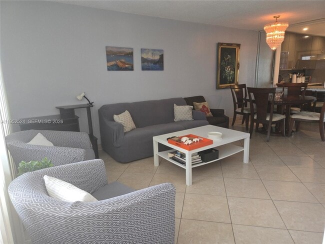 Building Photo - 330 SE 2nd St