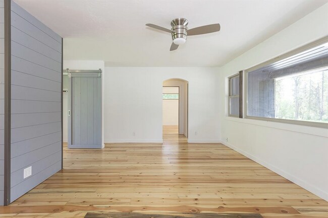 Building Photo - Gorgeous Whitefish Home