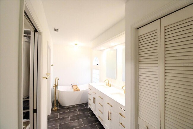 Building Photo - 5115 SW 105 Way