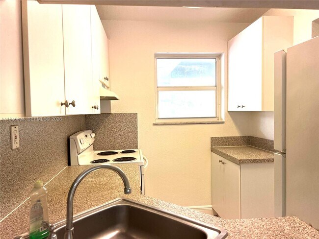 Building Photo - 17255 SW 95th Ave