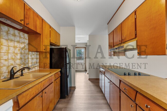 Building Photo - 2532 N Amidon Ave