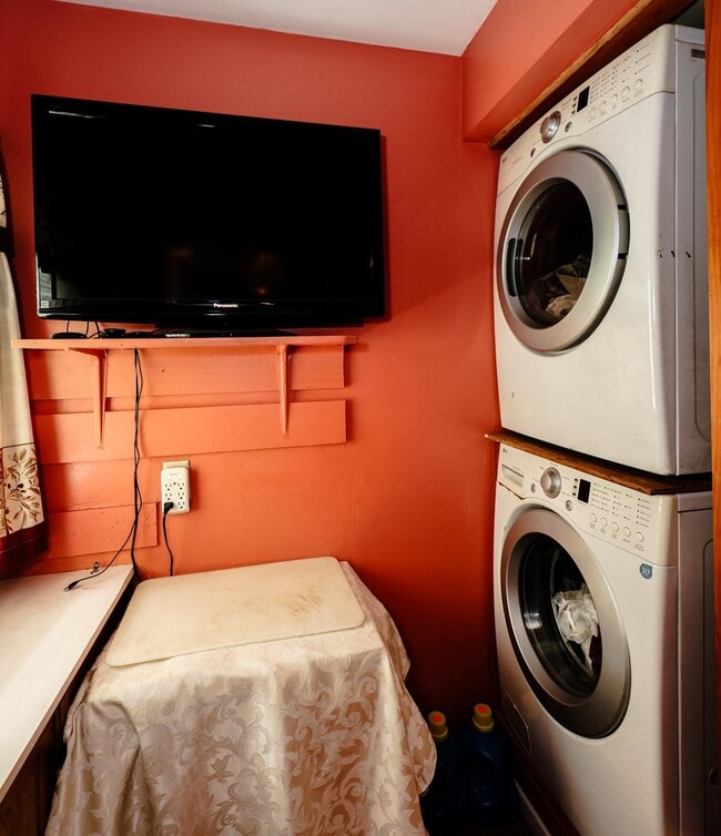 Building Photo - 90 Merrimack St