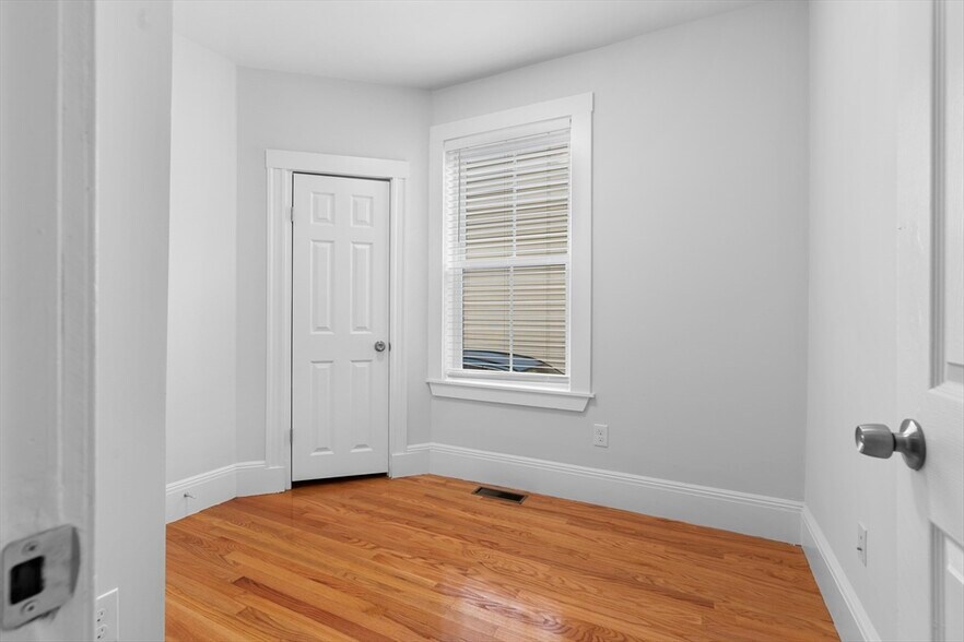 Building Photo - 79 Sydney St