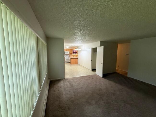 Building Photo - 6949 Windsor Pl