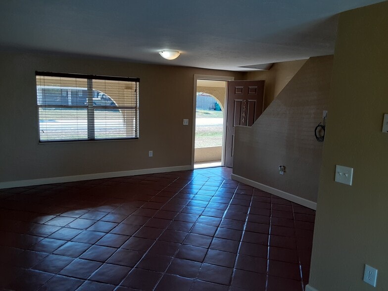 1st door entry/living room - 5344 Caldwell St