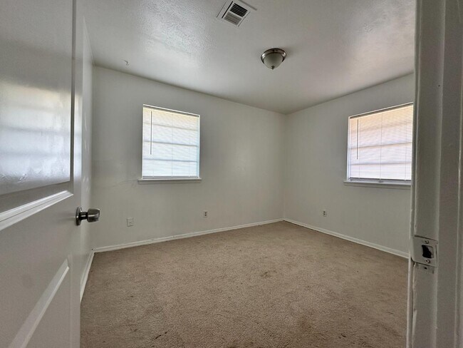 Building Photo - 3121 Delmar Rd