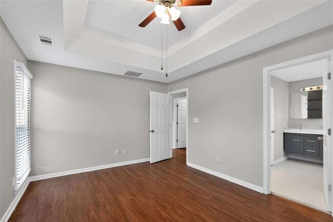 Building Photo - 7700 Lakeshore Ct