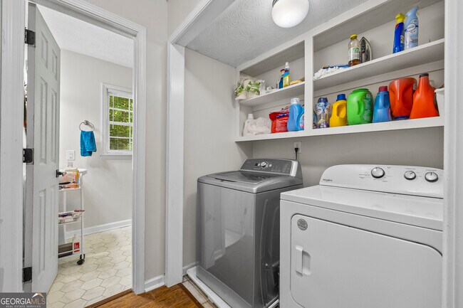 Building Photo - 527 University Cir