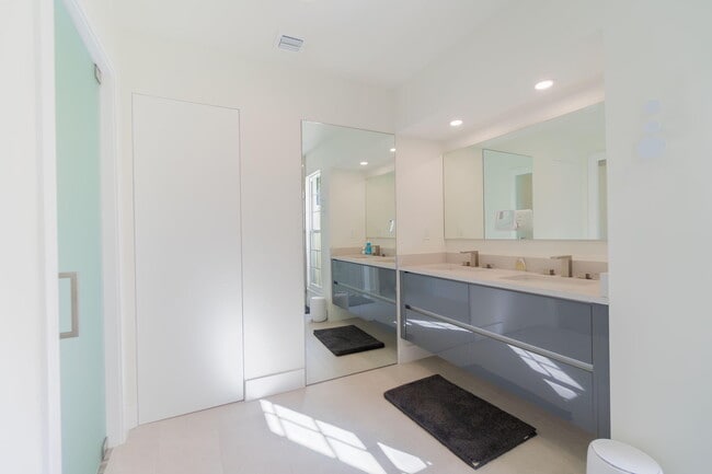 Building Photo - 2291 Las Casitas Dr