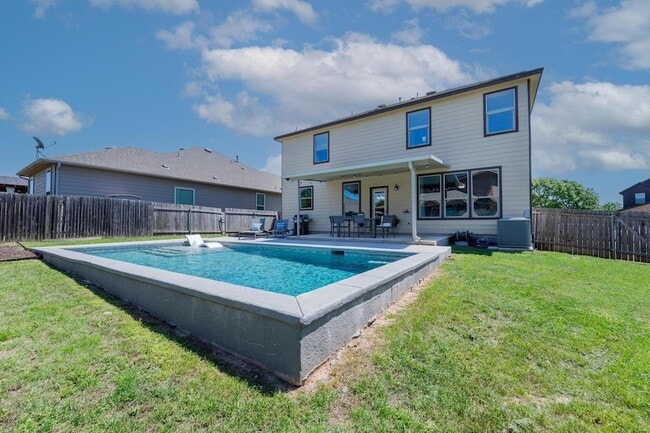 Building Photo - 5812 Pescia St