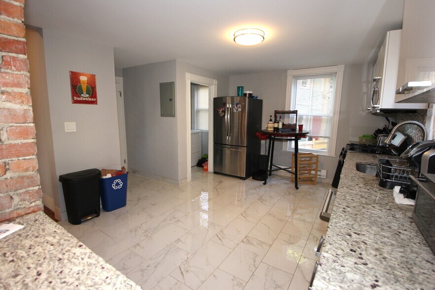 Building Photo - 9 Eulita Ter