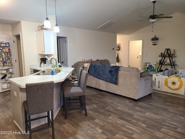 Building Photo - 600 Osprey Landing Dr