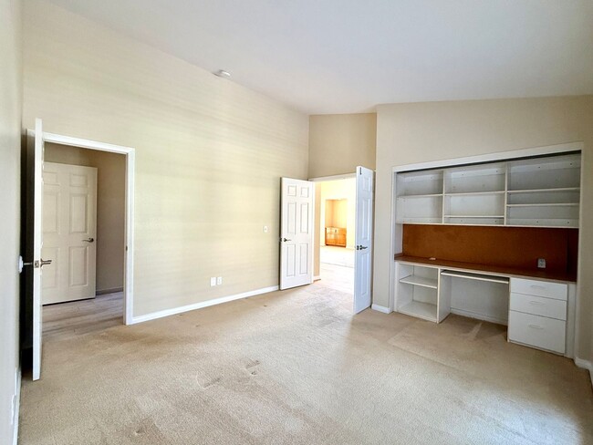 Building Photo - Kellogg School District Home with pool and tennis court access