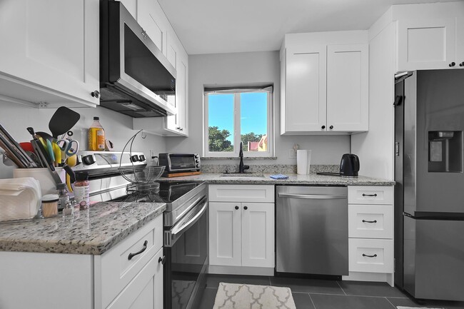 Building Photo - 203 Lake Carol Dr