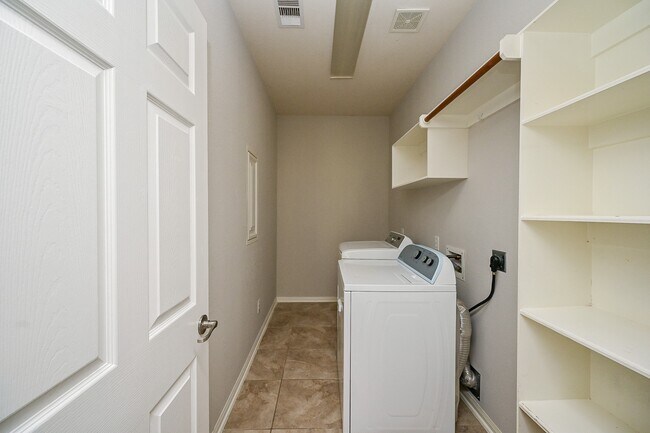 Building Photo - 7006 Kendall Lake Ct
