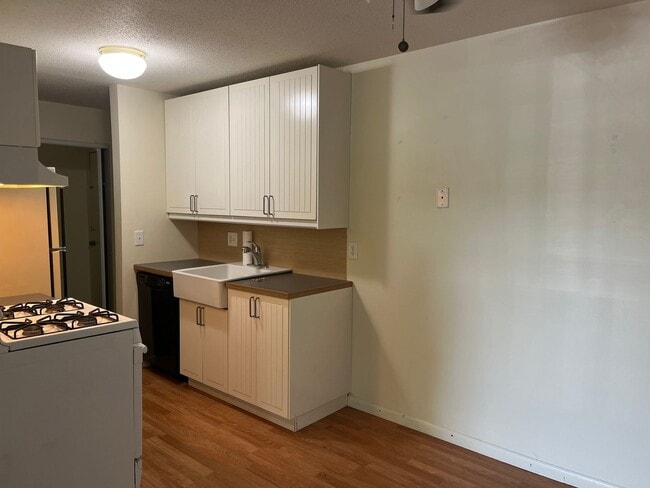 Building Photo - Maintenance-Free Living By The Beach