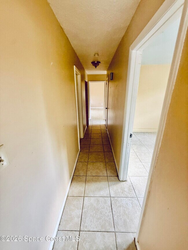 Building Photo - 410 S Tropical Trail