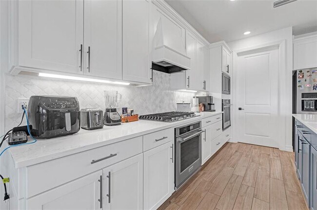 Building Photo - 4566 Silverwood Ln N