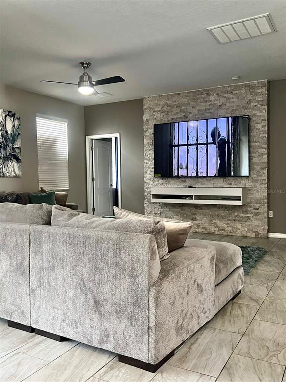 Building Photo - 2220 Grantham Ave