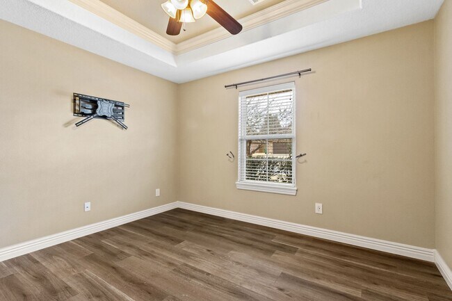 Building Photo - Wonderful home centrally located in Centerton with SOLAR - cut your electric bill down tremendously!