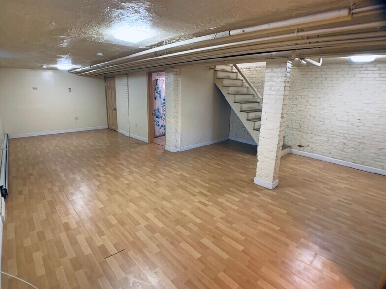 Building Photo - 68 Pleasant St