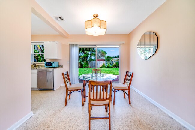 Building Photo - 525 Ibis Dr