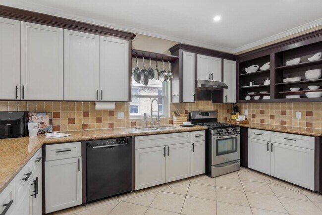 Building Photo - 5343 Oak Cove Dr