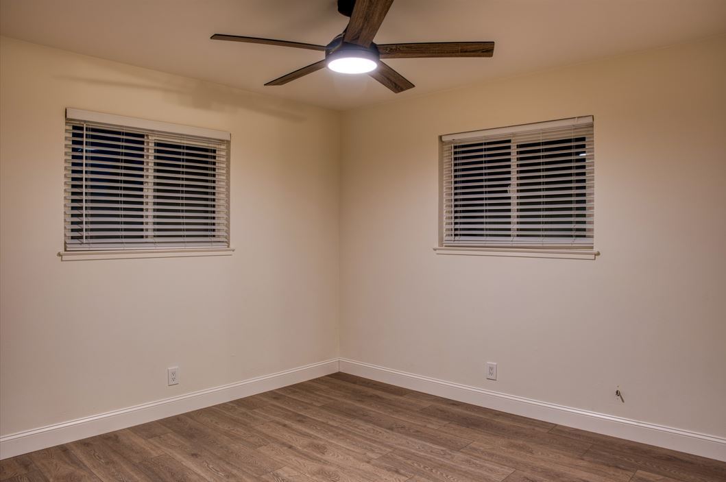 Building Photo - 1009 E Alexander Ave