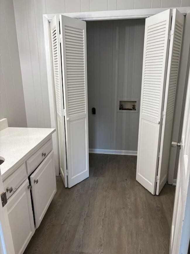 Building Photo - Renovated 4 Bedroom 2 Bath Home for Rent!