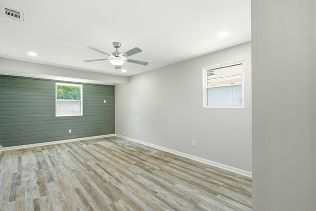 Building Photo - 12433 Deerfield Rd