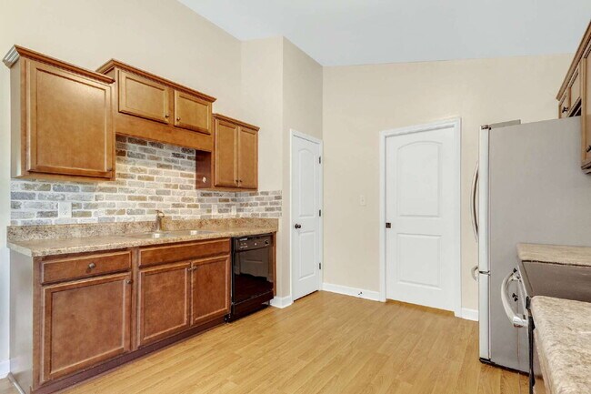Building Photo - 102 Bridgeport Dr
