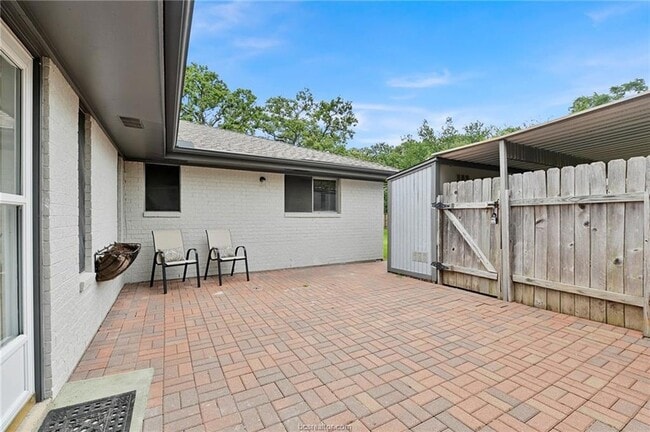 Building Photo - 1031 Rose Cir