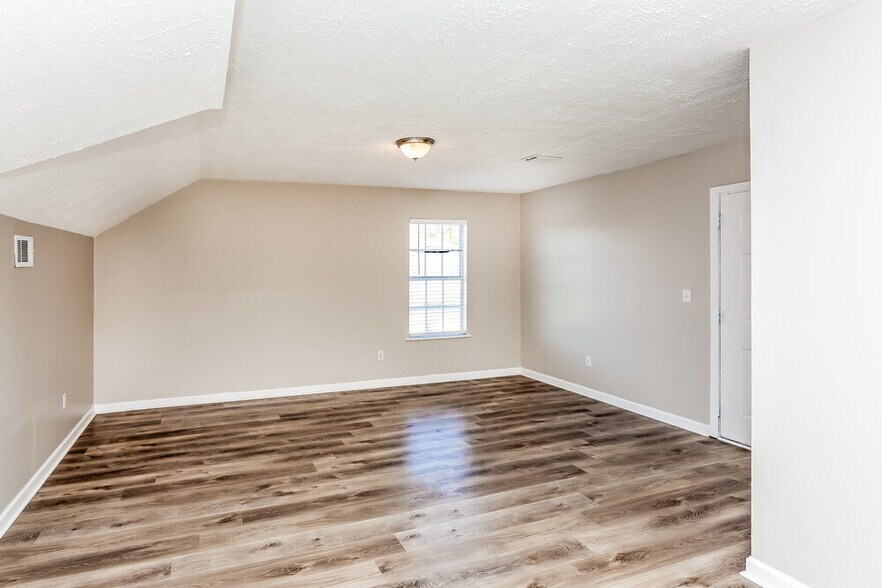Building Photo - 6210 Braybourne Main