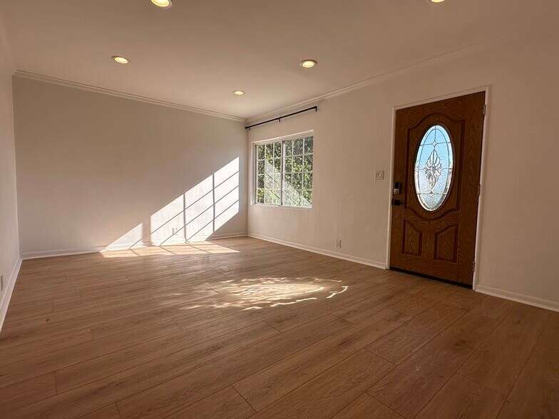 Building Photo - 8525 Hargis St