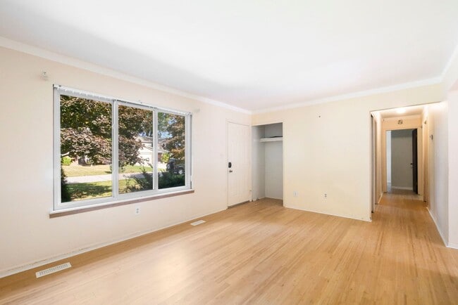 Building Photo - Amazing Troy Rental Available Now!
