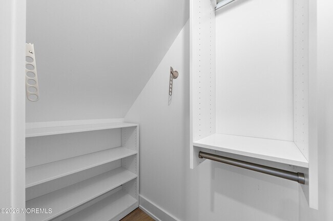 Building Photo - 427 Hoyt St