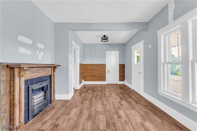 Building Photo - 1289 W 115th St