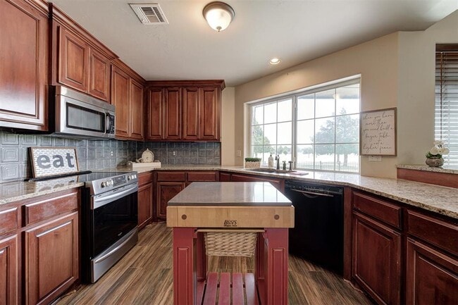 Building Photo - 1920 Fairway Dr